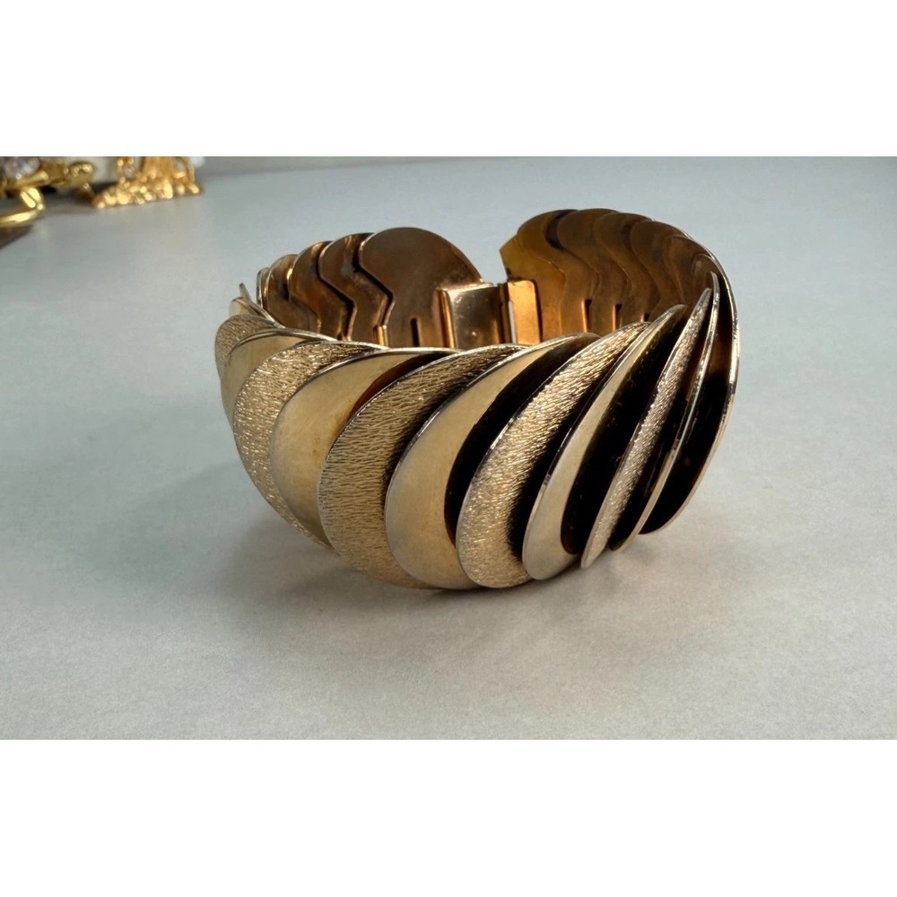 Vintage Wide Gold Tone Expansion Bracelet Textured Wave Statement Retro
